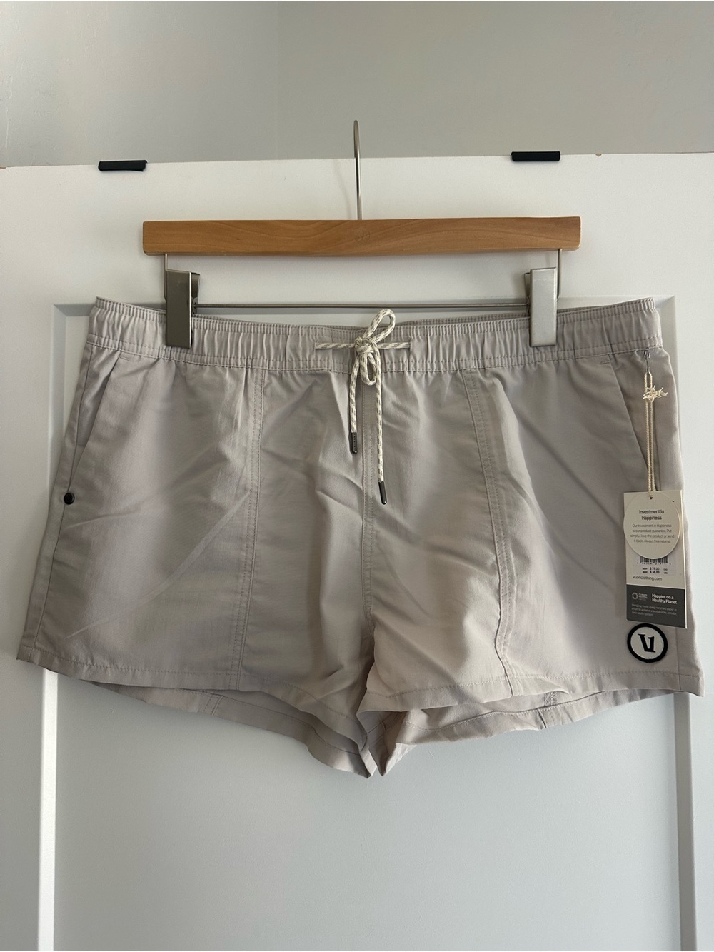 NWT Vuori Sunwashed Shorts Size XL